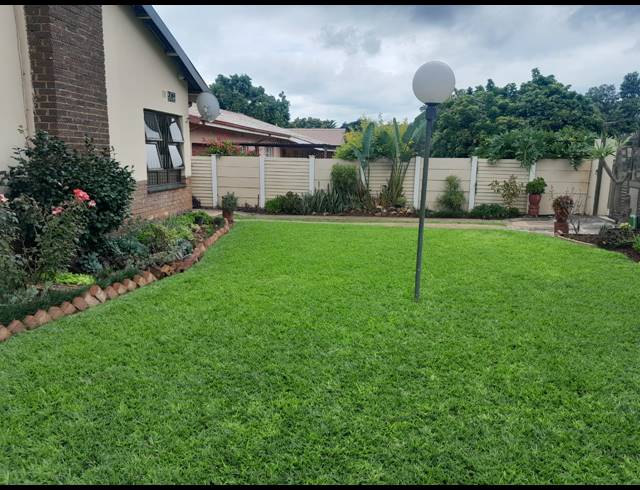3 BEDROOM HOUSE FOR SALE IN OOS EINDE